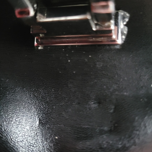 😀GUC Danier Leather Bag EUC - Picture 9 of 16